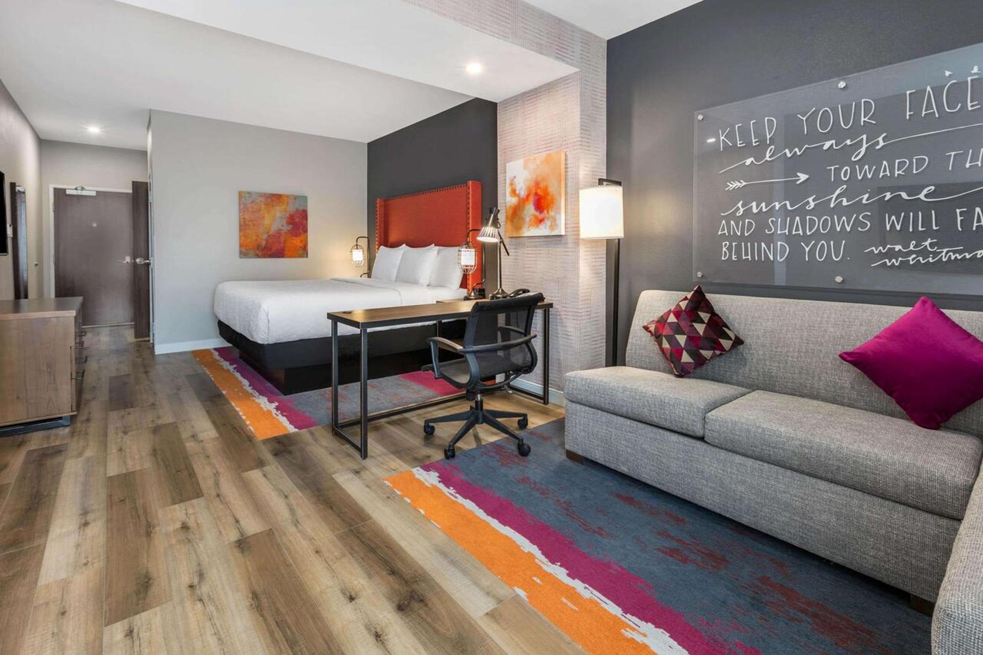 La Quinta Inn & Suites By Wyndham لويسفيل الغرفة الصورة