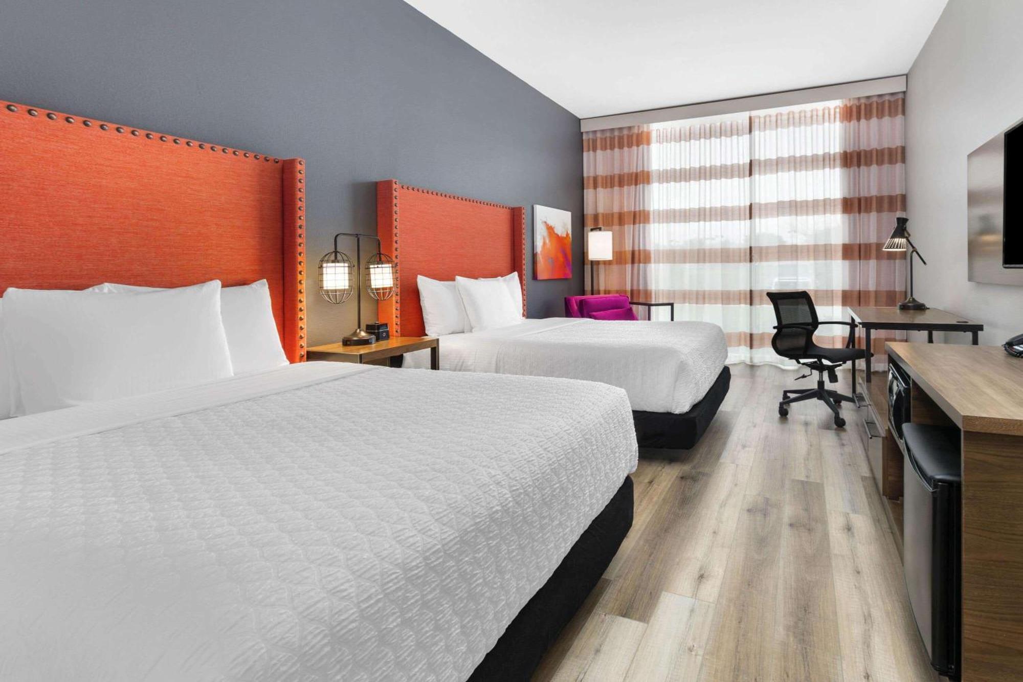 La Quinta Inn & Suites By Wyndham لويسفيل الغرفة الصورة